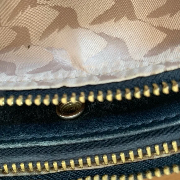 Lo & Sons Pearl Black Crossbody Bag - Picture 12 of 16